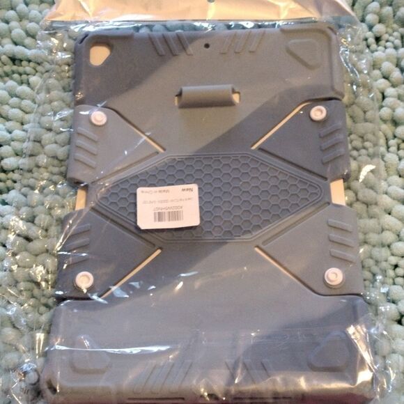 NWT Silicone Case for iPad 10.2 inch to 10.5 inch - Picture 4 of 5